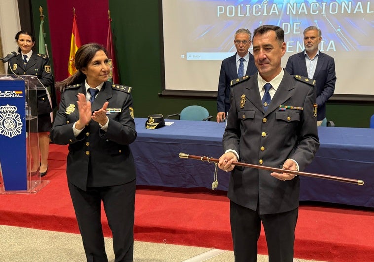 Juan Manuel de la Cruz toma posesión como nuevo jefe de la Policía Nacional en Plasencia